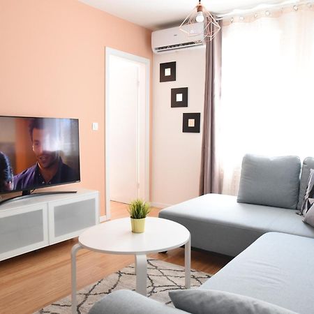זאגרב Mary'S Apartment - With Free Parking מראה חיצוני תמונה