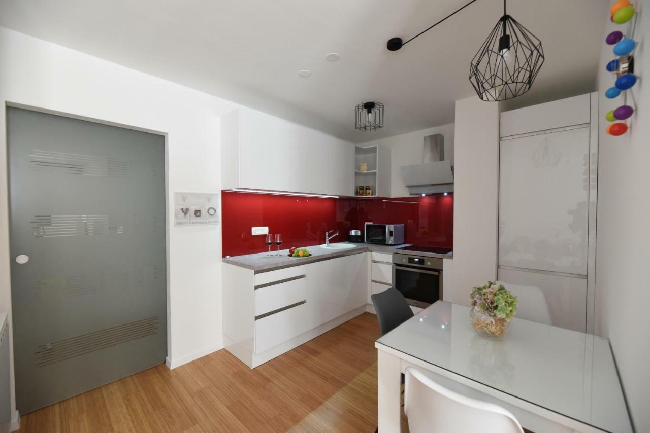 זאגרב Mary'S Apartment - With Free Parking מראה חיצוני תמונה